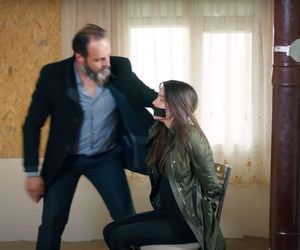 Melis naprowadzi porywacza na trop Zeynep. Dojdzie do tragicznego wypadku i dziewczyna zostanie pojmana.