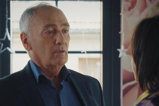 M jak miłość odc. 1752. Argasiński (Karol Strasburger), Iwona (Hanna Śleszyńska)