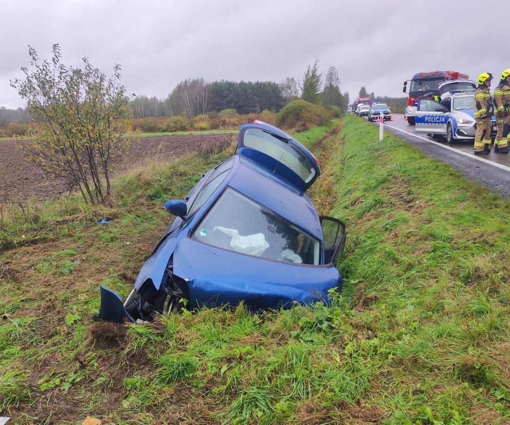Volkswagen z trójką nastolatków roztrzaskał się na Powiślu Dąbrowski. Dwie osoby były nietrzeźwe