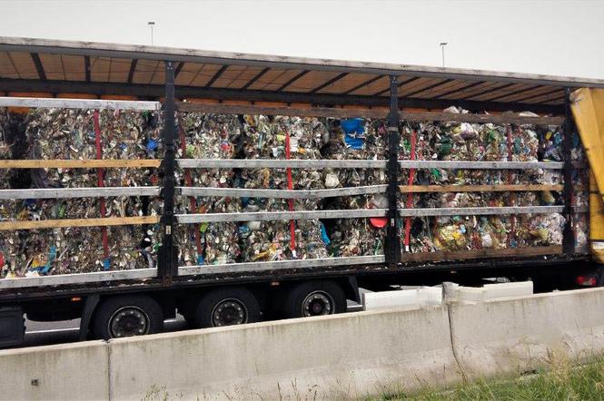 Nielegalne śmieci miały trafić na Śląsk
