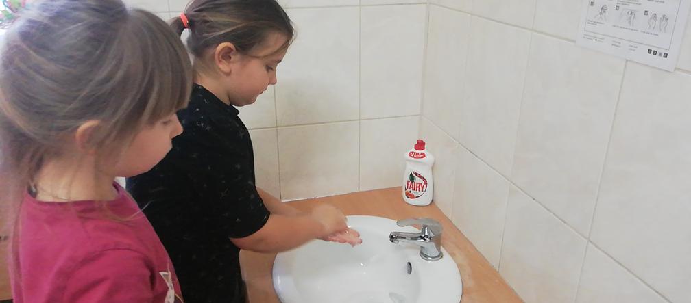 Radomskie przedszkolaki pokazują jak uchronić się przed koronawirusem [FOTO, WIDEO]
