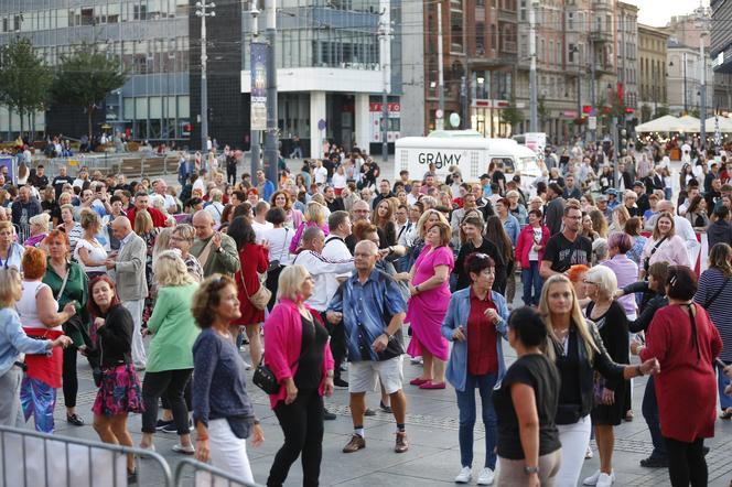 Potańcówka w centrum Katowic. Wyspiański znów porwał tłumy do szalonej zabawy