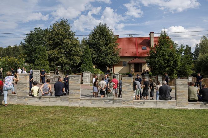 Karol i Marta Nawroccy na obiedzie u rodziny spod Kolbuszowej, na stole same smakołyki