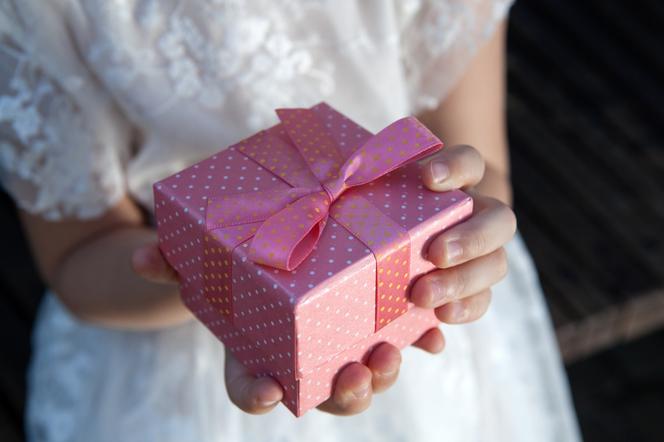 Co kupić na prezent na komunię chrześnicy? Oto 10 super prezentów komunijnych dla dziewczynki