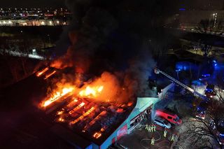 Ogromny pożar na Białołęce. Czarna chmura nad Warszawą