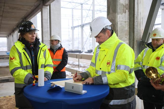 Uroczystość na terenie nowej stacji techniczno-postojowej metra w Warszawie