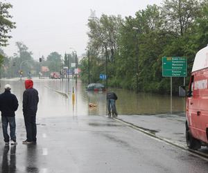 Wielka woda wdzierała się do domów. 14 lat temu Kraków i Małopolska walczyły z powodzią