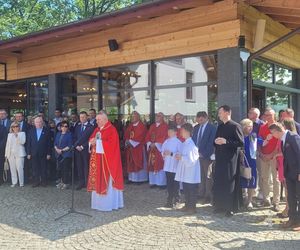 Modlili się w podzięce za wygraną Nawrockiego. Politycy PiS zjechali do słynnego sanktuarium