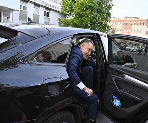 Karol Nawrocki przyjechał do TVP. Symboliczny gest i mocne wsparcie z zaplecza
