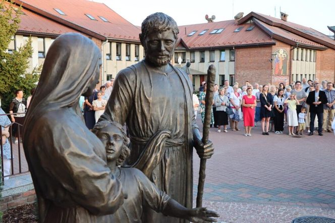 W Olsztynie stanął wyjątkowy pomnik. Ma przypominać o ważnych wartościach [ZDJĘCIA]