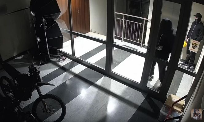 Mieszkanie Szalonego Reportera zaatakowane siekierami