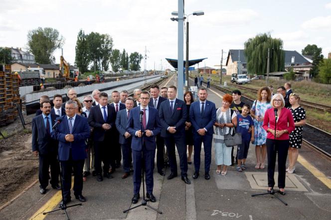 Rodzinę wysłał na wakację a sam haruje