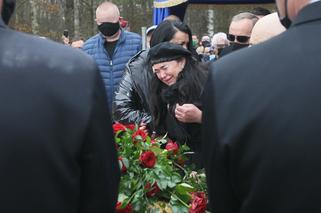 Ogromna rozpacz Ewy Krawczyk. Żona Krzysztofa Krawczyka zalała się łzami. Rozdzierające ujęcia z pogrzebu