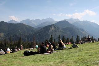 Koniec wakacji, a turyści szturmują Tatry. Na szlakach tłumy