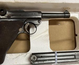 Zabytkowy pistolet z 1921 roku trafił do kołobrzeskiego Muzeum