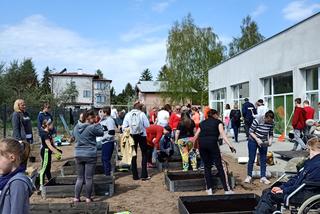 W czynie społecznym odpicowali ogród przy nowej szkole w Iławie! [AUDIO]