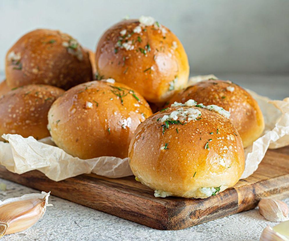 bułki z serem i czosnkiem