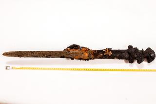 Pracownik Muzeum Wojska w Białymstoku znalazł na wakacjach skarb. To miecz Wikingów z X wieku! [ZDJĘCIA]