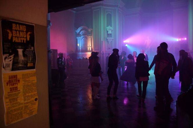 Rybnik. Urządzili całonocną imprezę techno w kaplicy. Tak wyglądala, mamy zdjęcia!