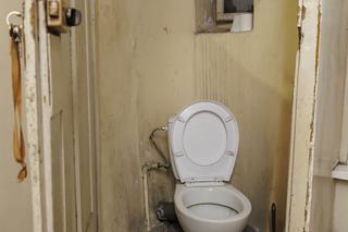 Schorowana staruszka załatwia się do wiadra, myje się u sąsiadki. Boję się, że umrę w tej norze