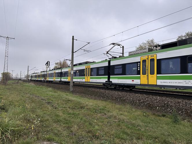 Potworne zderzenie w Ołtarzewie. Pociąg zmiótł w torów samochód ciężarowy