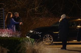 Na Wspólnej, odc. 3451: Agnieszka (Katarzyna Walter), Roksana Młotkowicz (Małgorzata Tuszyńska), Niuniek (Joachim Lamża)