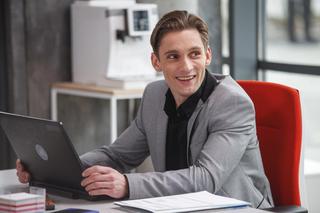 Ponadto wystąpił też m.in. w “Pierwszej miłości”, gdzie pojawił się jako Piotr Ligienza.