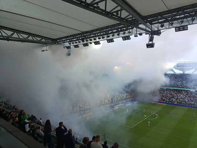 Dymy na meczu Legia - Lech