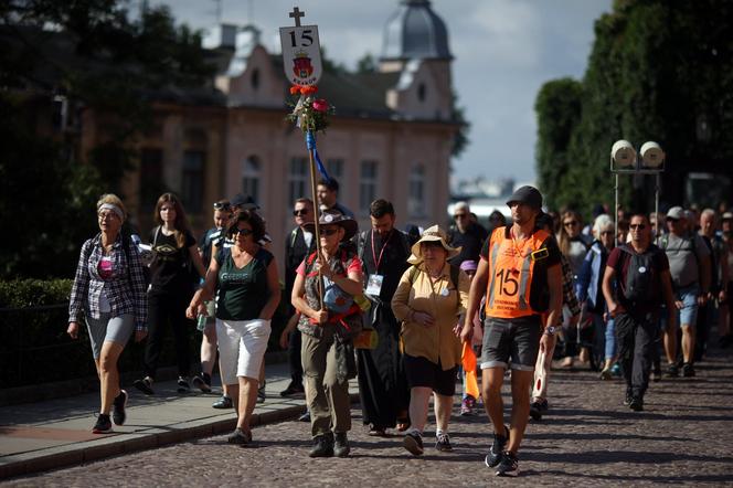 Pielgrzyma na Jasną Górę ruszyła z Krakowa. Tłumy uczestników zmierzają do Częstochowy