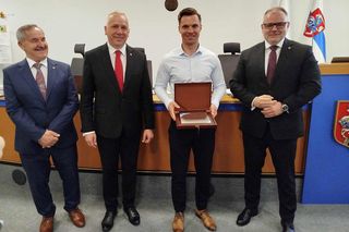 Sportowcom z UKS Rawa Siedlce wręczono w Urzędzie Miasta Siedlce pamiątkowe dyplomy