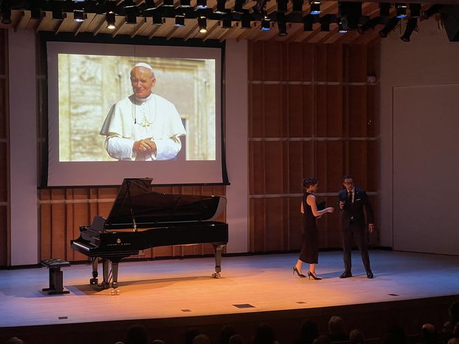 Gala ku czci Jana Pawła II zachwyciła na Manhattanie