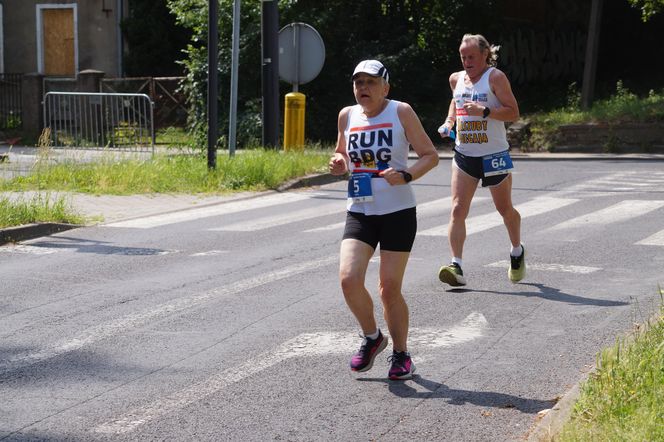 Seniorzy w Bydgoszczy pokazali moc! Blisko setka na starcie pierwszego Biegu Seniora