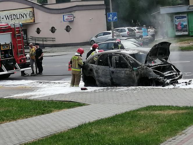 Pożary samochodów w Rzeszowie i pod Krosnem. Auta spłonęły doszczętnie! 