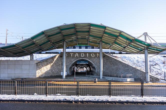 Warszawa Stadion PKP - zdjęcia stacji w kształcie łupiny orzecha