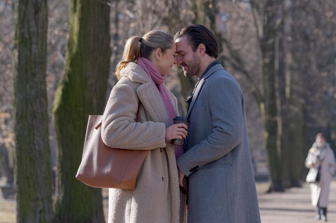 Przyjaciółki 25 sezon, odc. 302. Inga (Małgorzata Socha), Borys (Piotr Stramowski)