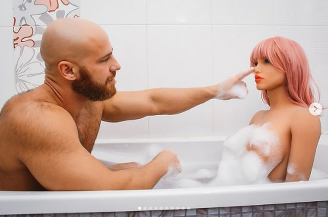 Wziął ślub z gumową sekslalą! Pierwszy taki przypadek
