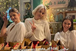 	M jak miłość odcinek specjalny świąteczny. Lilka (Monika Mielnicka), Ania (Gabriela Świerczyńska), Basia (Karina Woźniak) na planie