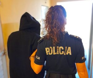 W biały dzień wdarła się do domu przez piwniczne okno. Jej kompan zwiał, gdy tylko zrobiło się gorąco 