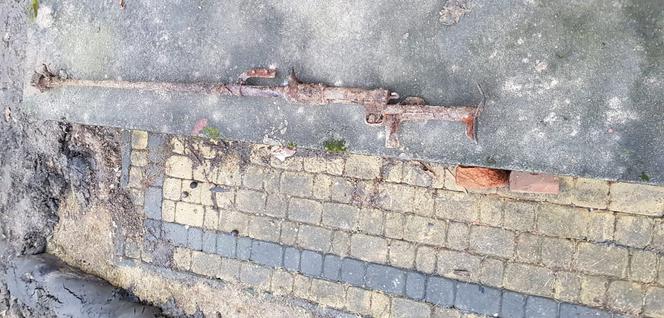 Tarnów. Radziecki karabin przeciwpancerny znaleziony w centrum miasta