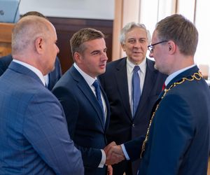 Zaprzysiężenie nowego prezydenta Zabrza. Kamil Żbikowski złożył ślubowanie i zwrócił się do mieszkańców