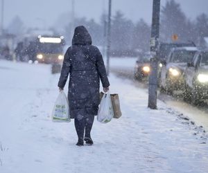 Pogoda LUTY 2025 - atak zimy na początku miesiąca, a później uderzenie wiosny? Prognoza