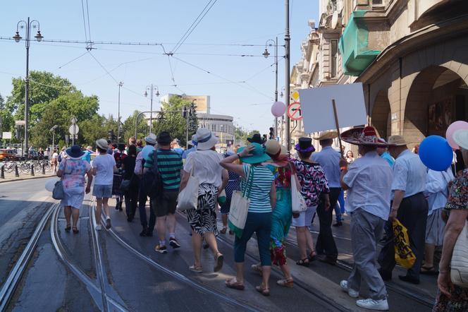 Radosna Parada Kapeluszowa 2023 przeszła ulicami Bydgoszczy! [ZDJĘCIA]