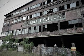 Opuszczona kopalnia Mysłowice tak wyglądała jeszcze rok temu. Ruiny wyburzono, został tylko szyb [ZDJĘCIA]