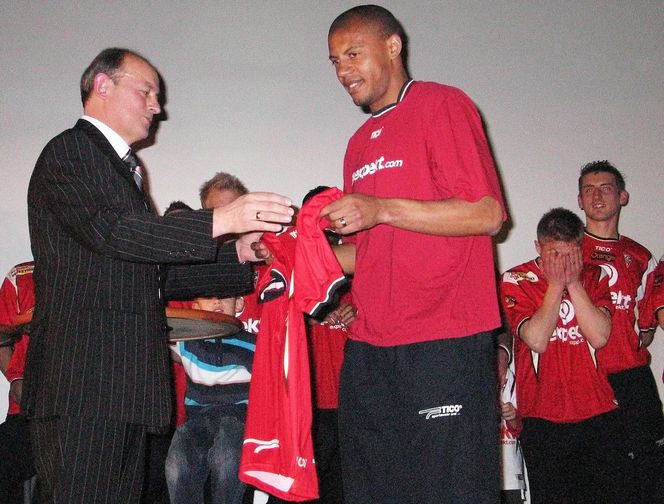 Prezentacja składu drużyny Górnika Zabrze. Tak było w Multikinie w Zabrzu w 2006 roku