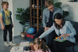 M jak miłość odc. 1752. Iza (Adriana Kalska), Radek (Philippe Tłokiński), Szymek (Staś Szczypiński)