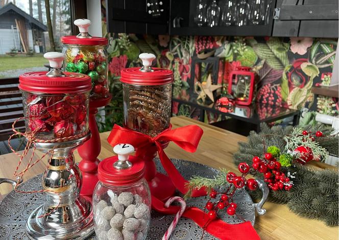 DIY. Bombonierki świętego Mikołaja – słodka dekoracja na Boże Narodzenie. Zrób to sam krok po kroku