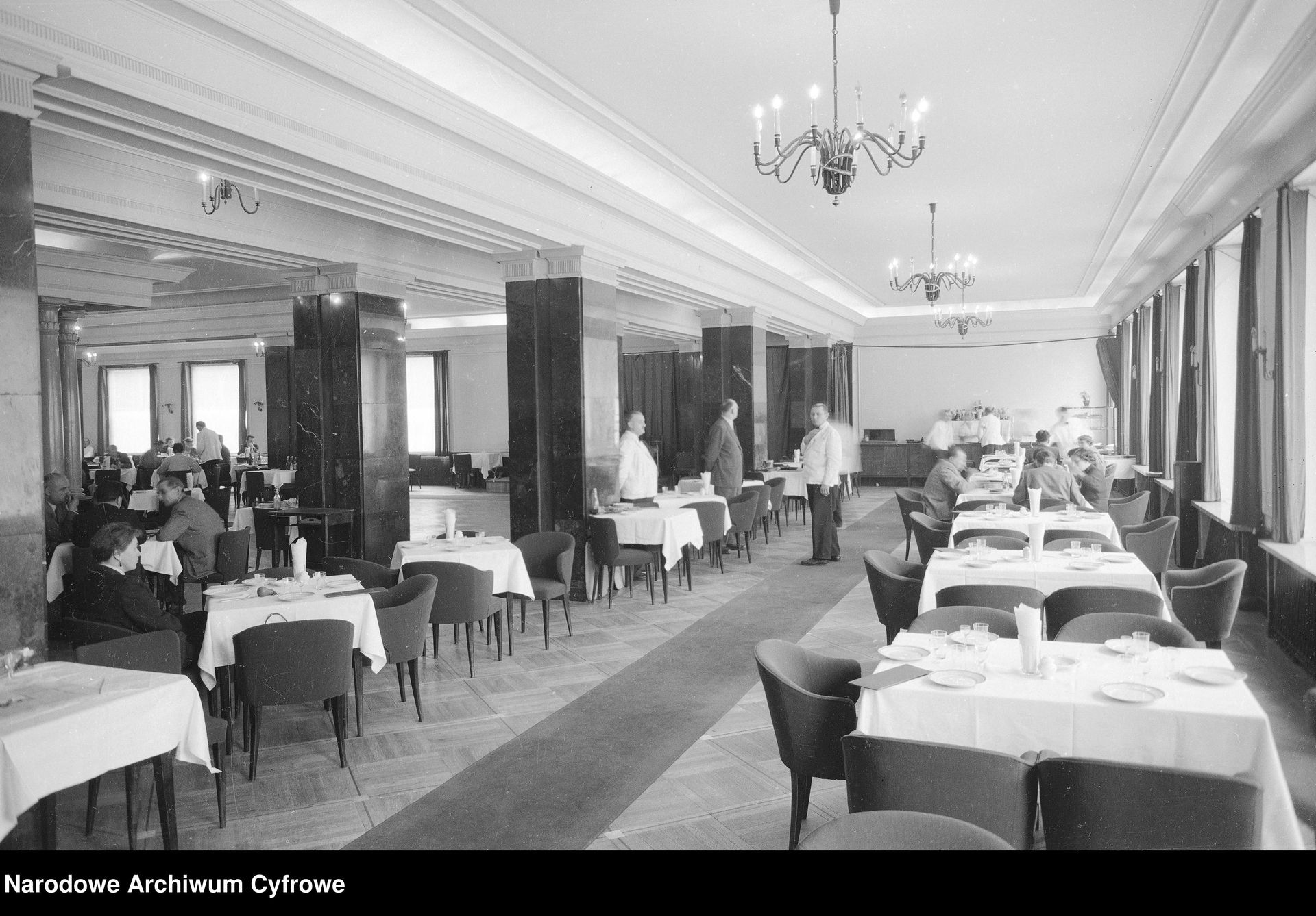 Hotel Warszawa w Prudentialu w latach 50.