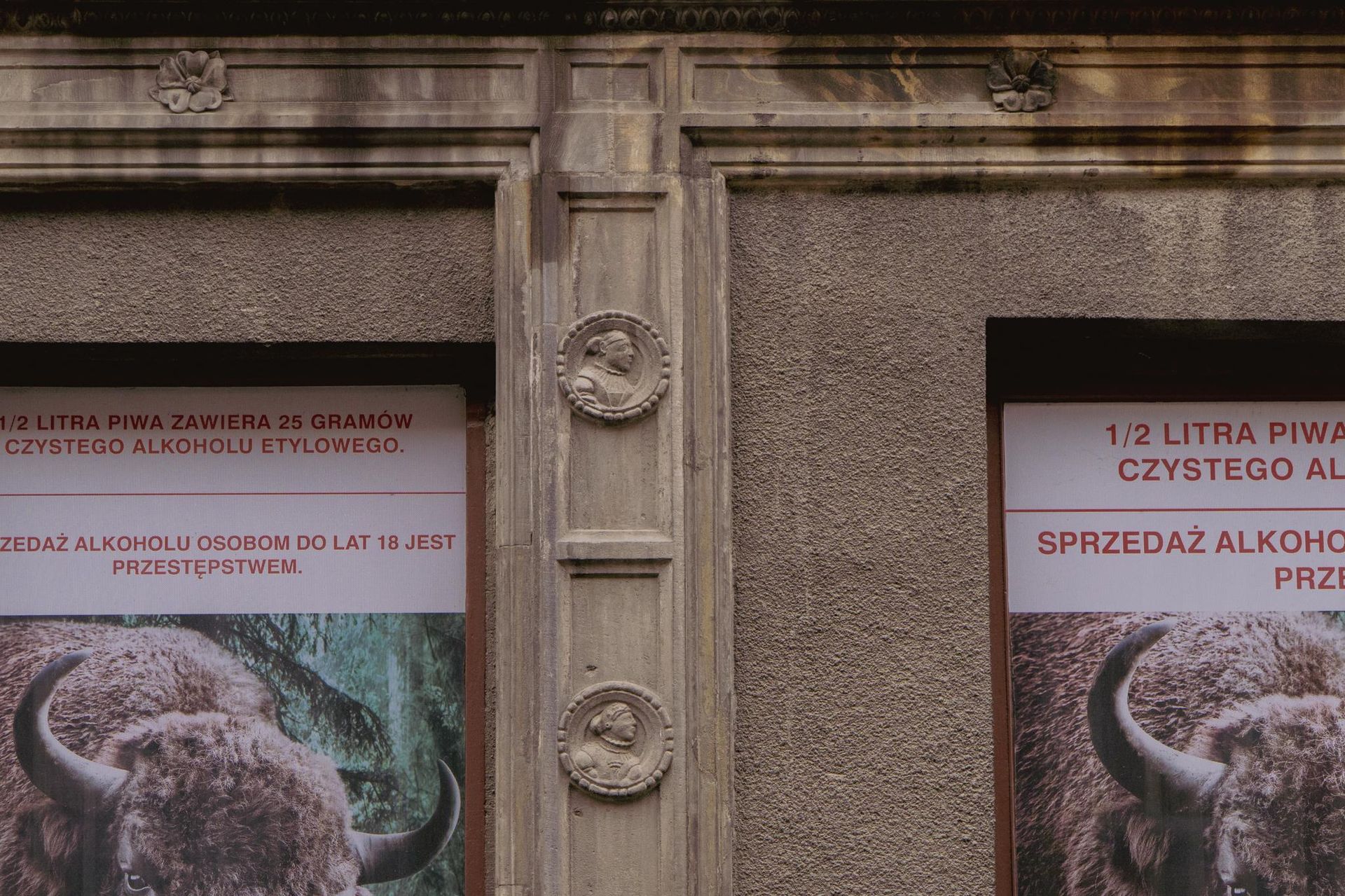 Renesansowy portal w bloku w Świdnicy