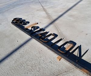 Budowa stadionu w Starachowicach. Na murawie już zielono