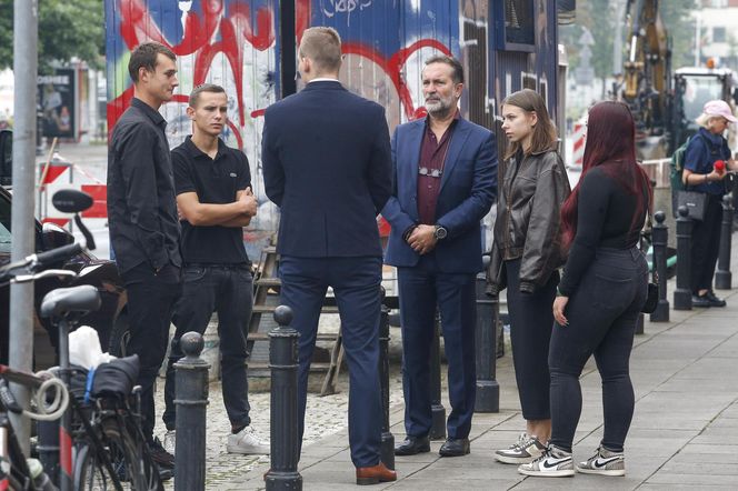 Pogrzeb Joanny Kołaczkowskiej. Tak pożegnali ją przyjaciele z kabaretu. Borek płakała jak uczennica